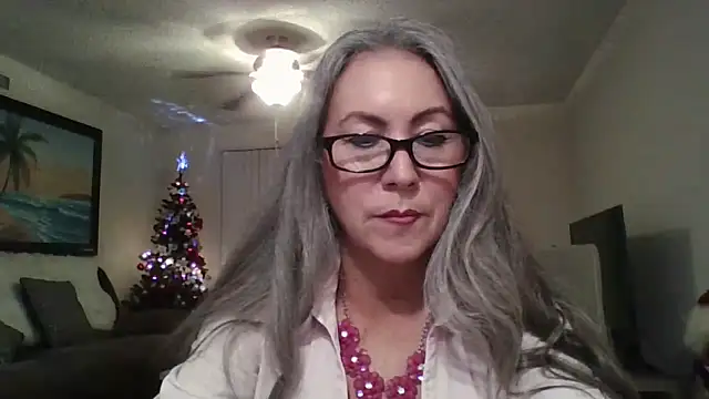 Snapshot of EvaRobinson chatting on December 19, 12:24 am EvaRobinson online show from December 19, 12:24 am