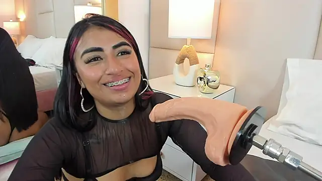 Snapshot of AntoniaRoss_ chatting on February 22, 2:50 am AntoniaRoss  online show from February 22, 2:50 am