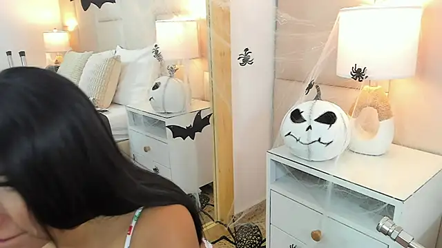 Snapshot of AntoniaRoss_ chatting on October 28, 12:19 pm AntoniaRoss  online show from October 28, 12:19 pm