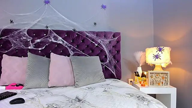 MauraGray online show from October 29, 8:43 pm