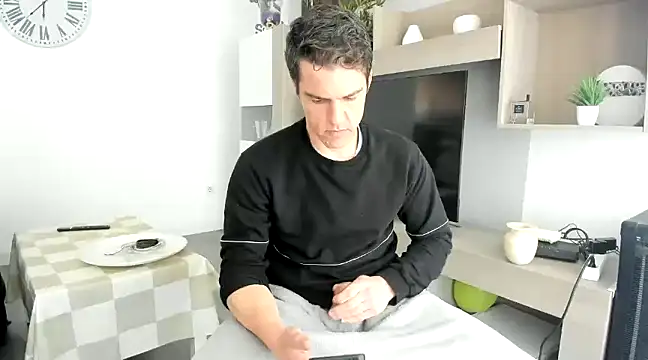 HeteroOli online show from February 7, 1:43 pm