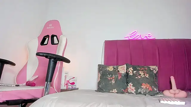 Snapshot of Valentinamolina_ chatting on June 26, 8:02 pm Valentinamolina online show from June 26, 8:02 pm