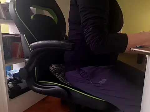 feathersify online show from April 24, 9:01 am