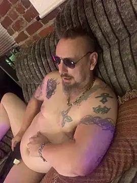 Snapshot of Littledick007007 chatting on July 31, 8:25 am Littledick007007 online show from July 31, 8:25 am