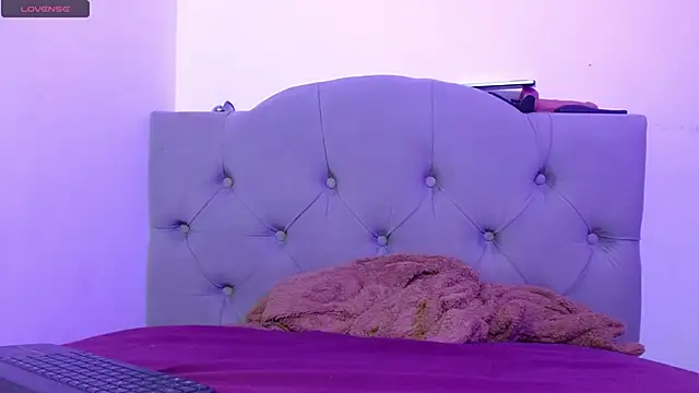 Red-moon1 online show from January 4, 1:53 pm