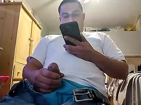 thickcocklatino online show from December 19, 4:58 pm