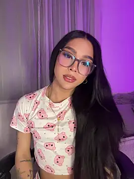 Snapshot of Samantha_Bernardo chatting on April 19, 5:18 am Samantha Bernardo online show from April 19, 5:18 am