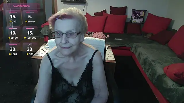 HeisseomaOriginal online show from January 17, 8:24 am