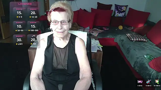 HeisseomaOriginal online show from October 3, 7:27 am