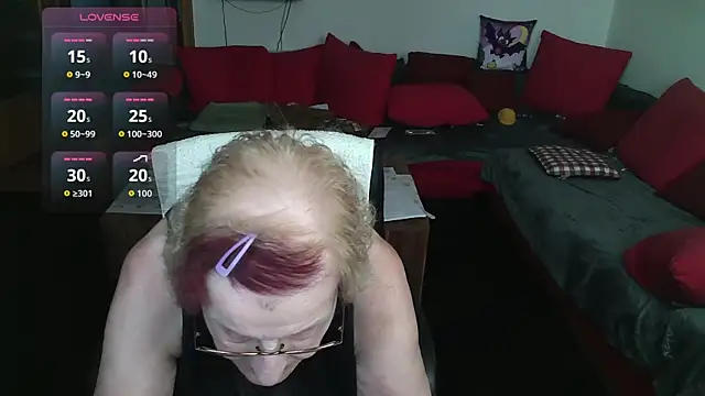 HeisseomaOriginal online show from November 11, 8:03 am