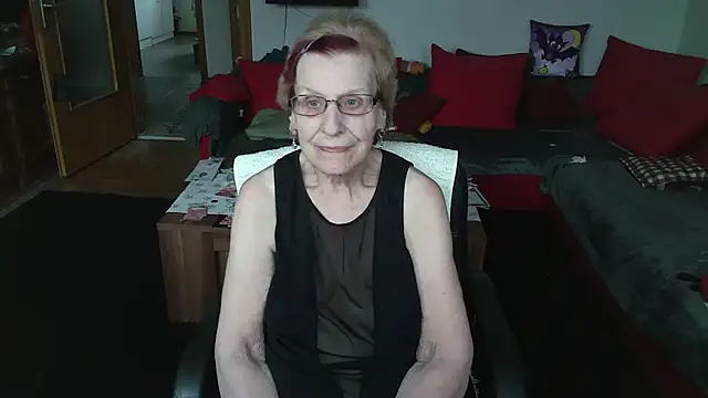 HeisseomaOriginal online show from April 13, 7:14 am