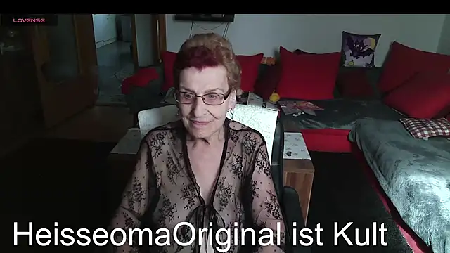 HeisseomaOriginal online show from June 10, 7:07 am