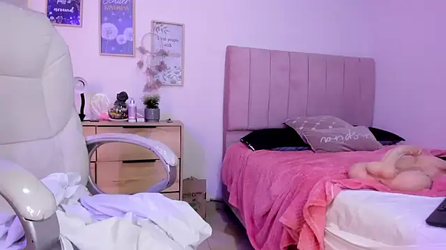 bluee hazell online show from February 16, 5:48 pm