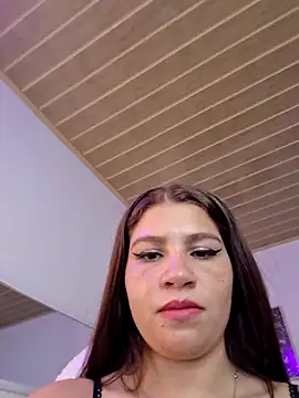 Snapshot of bluee_hazell chatting on June 2, 12:29 pm bluee hazell online show from June 2, 12:29 pm