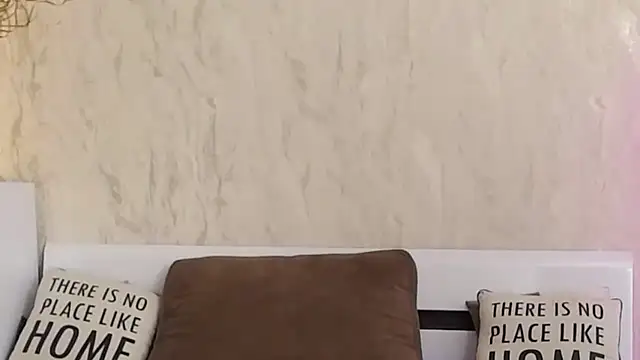 Snapshot of Mila_Anders chatting on February 9, 8:33 am Mila Anders online show from February 9, 8:33 am