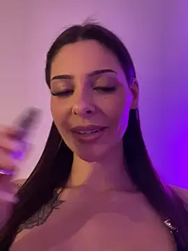 Snapshot of Sassy-Susie chatting on February 7, 8:31 pm Sassy-Susie online show from February 7, 8:31 pm