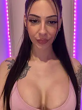 Snapshot of Sassy-Susie chatting on January 6, 3:27 pm Sassy-Susie online show from January 6, 3:27 pm