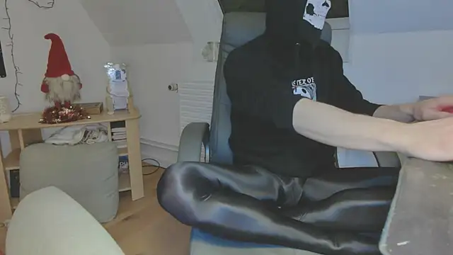 Nyl0nnickb0y online show from January 11, 7:30 pm