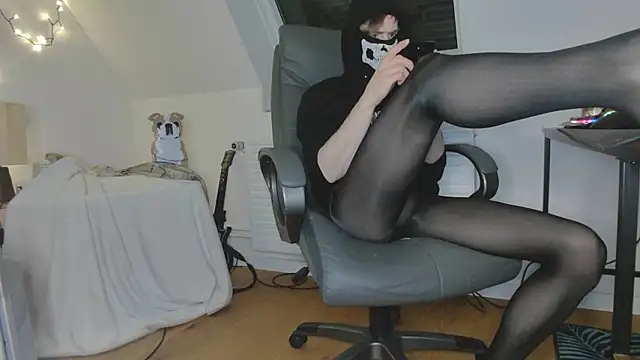 Nyl0nnickb0y online show from February 16, 9:11 pm