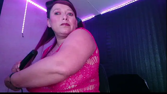Snapshot of Diana_Lozano chatting on February 14, 5:30 am Diana Lozano online show from February 14, 5:30 am
