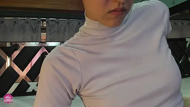 Snapshot of Linda4Petite chatting on March 12, 6:11 pm Linda4Petite online show from March 12, 6:11 pm