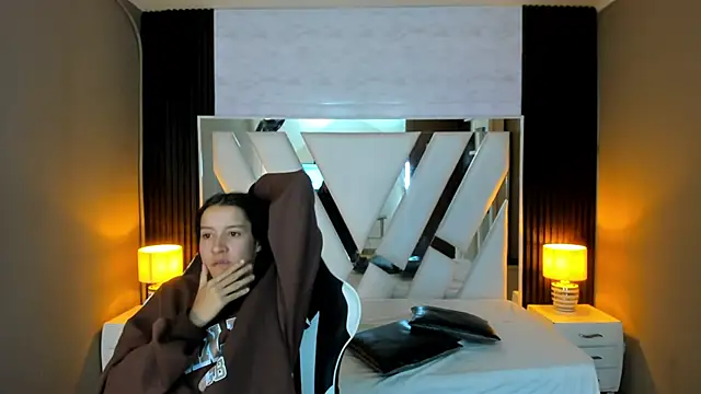 Linda4Petite online show from October 26, 1:06 pm