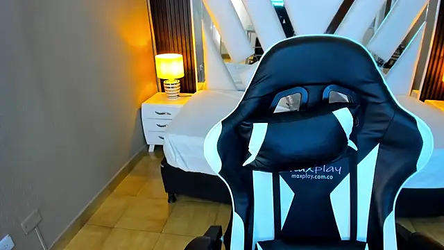 Linda4Petite online show from November 12, 6:08 pm