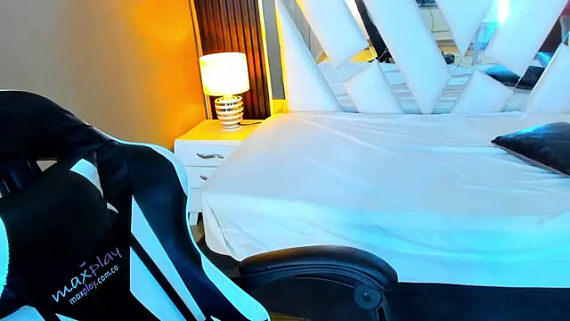 Linda4Petite online show from November 19, 6:08 pm