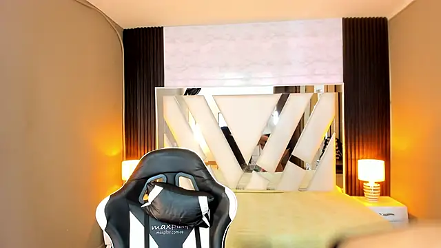 Linda4Petite online show from January 9, 6:21 pm