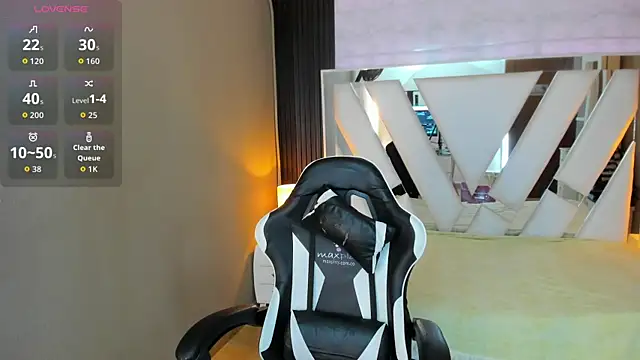 Linda4Petite online show from March 28, 6:29 pm