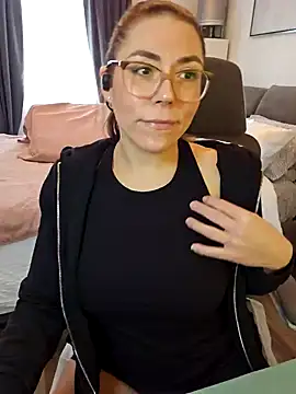 Ellie-L-Elizabeth online show from December 3, 4:39 pm