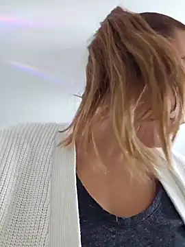 Ellie-L-Elizabeth online show from January 10, 4:20 pm