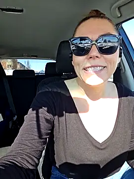 Ellie-L-Elizabeth online show from February 28, 4:10 pm