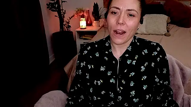 Ellie-L-Elizabeth online show from April 22, 12:13 am