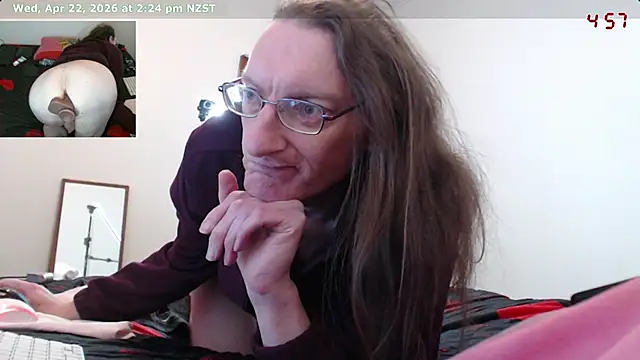 CDAdalyn online show from April 22, 2:25 am