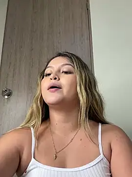 lunablossom  online show from February 20, 12:52 am