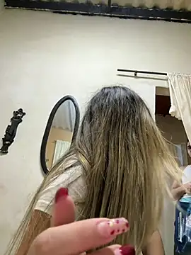 lunablossom  online show from March 17, 3:36 am