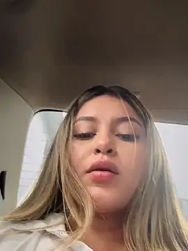 lunablossom  online show from October 5, 8:51 pm