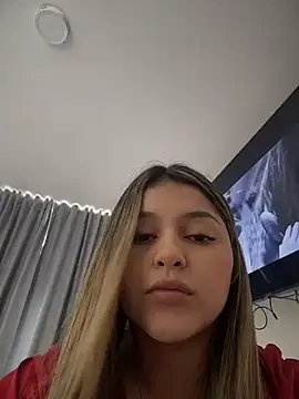 lunablossom  online show from February 14, 8:16 pm