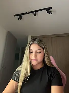 lunablossom  online show from June 11, 1:38 am