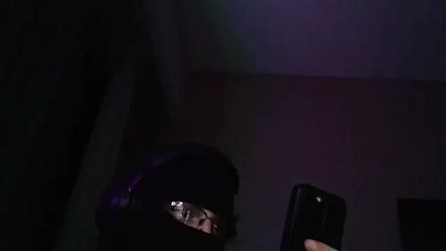 Snapshot of zvirboi chatting on October 29, 1:41 am zvirboi online show from October 29, 1:41 am