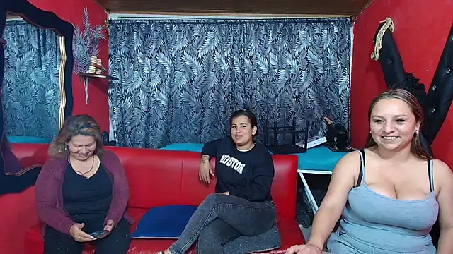 lesbiancuple online show from March 7, 12:48 am