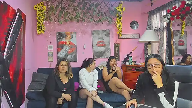 lesbiancuple online show from April 18, 12:20 pm