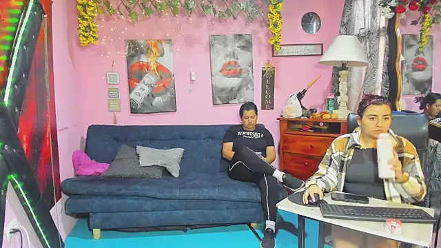 lesbiancuple online show from April 22, 12:07 pm