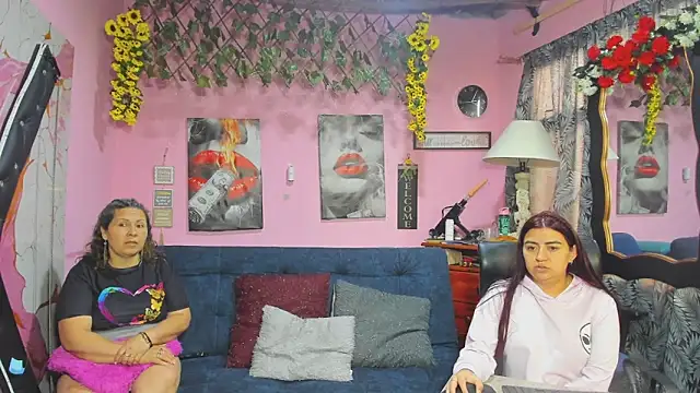 lesbiancuple online show from April 24, 12:29 pm