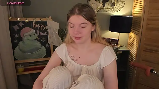 ohmyJuliet online show from December 13, 2:21 am