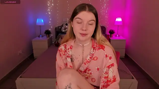 ohmyJuliet online show from January 15, 10:06 am