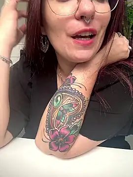 Snapshot of LunaMoongirl chatting on December 3, 10:50 am LunaMoongirl online show from December 3, 10:50 am