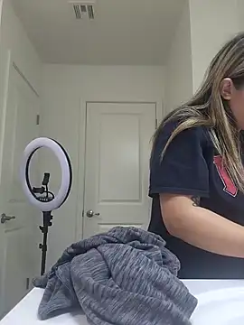 Snapshot of AriannaPena chatting on March 19, 2:37 am AriannaPena online show from March 19, 2:37 am