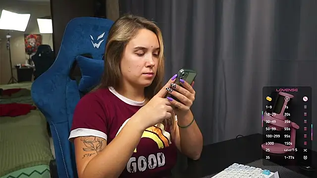 Sandra SW  online show from November 12, 7:03 pm